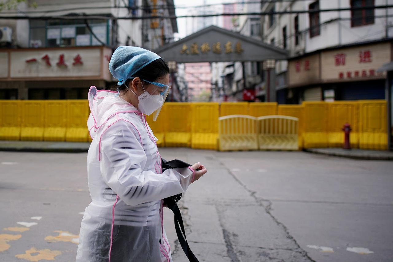 China mourns for the people who died in the coronavirus pandemic (1)